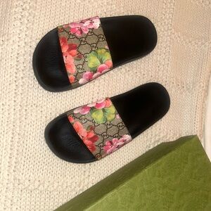 Women's Gucci bloom slides